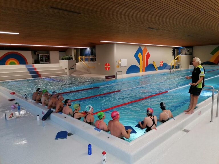 «Urgestein des Schwimmsports als Trainer» Zuger Zeitung vom 6. November 2019